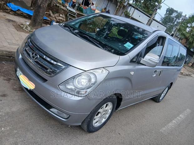 Hyundai H300 2015 Silver