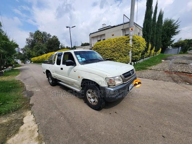 Toyota Hilux 2.5 Cab 2005 White