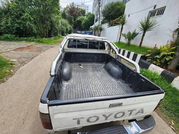 Toyota Hilux 2.5 Cab 2005 White