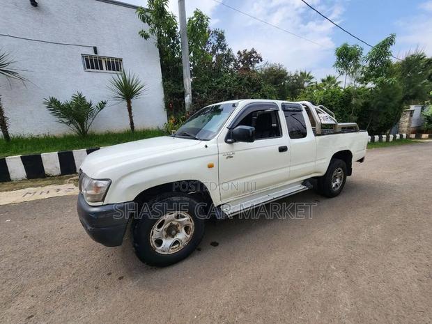 Toyota Hilux 2.5 Cab 2005 White