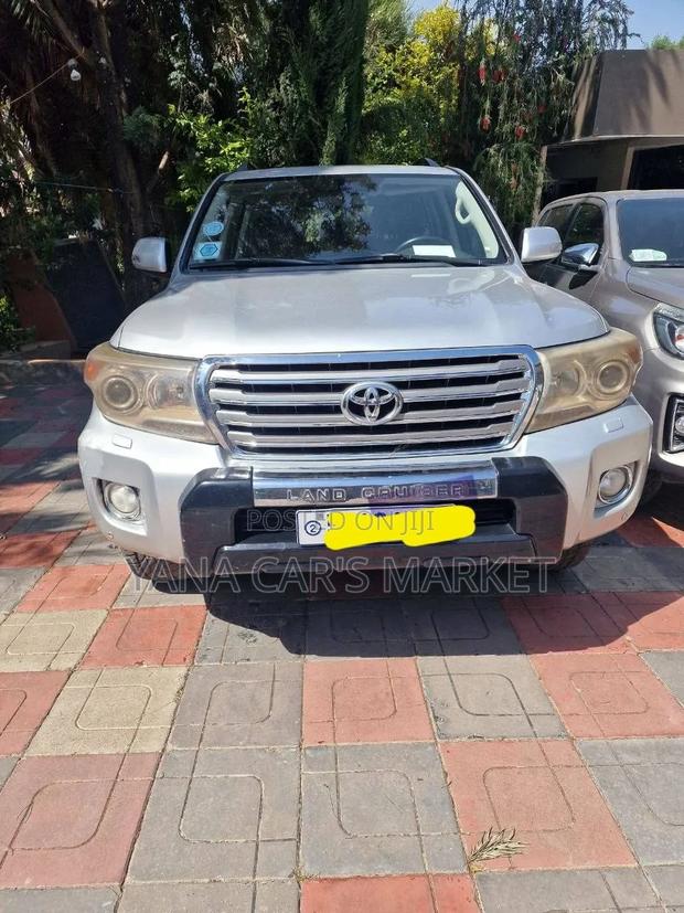 Toyota Land Cruiser 2013 Silver