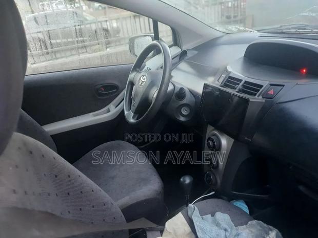 Toyota Yaris 2010 Silver