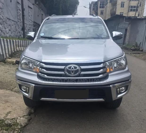 Toyota Hilux 2017 Silver