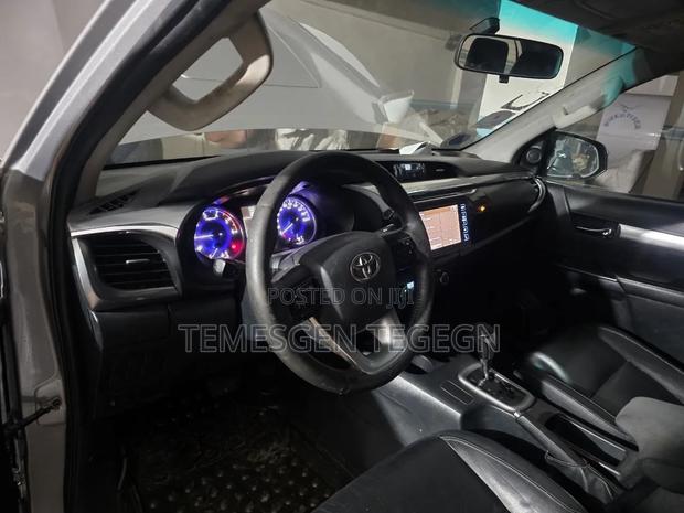 Toyota Hilux 2016 Silver