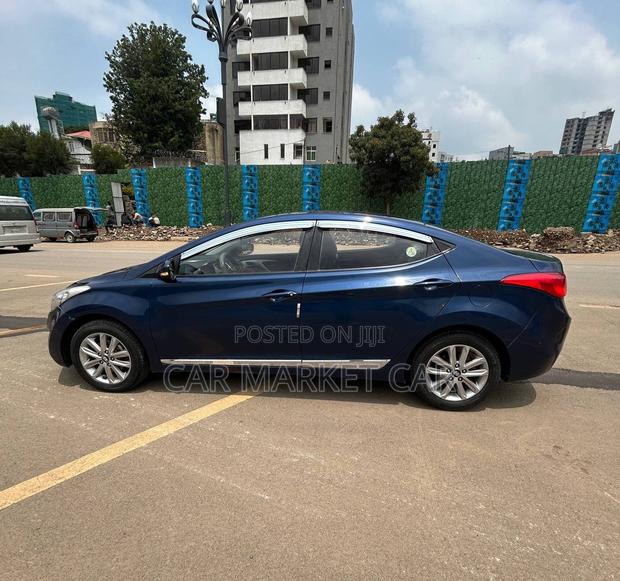 Hyundai Avante 2012 Blue