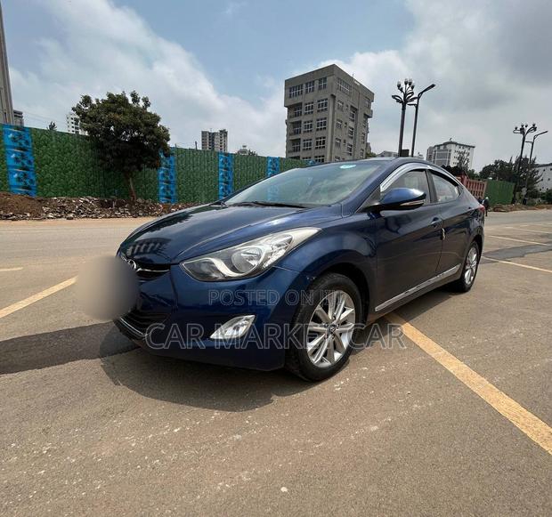 Hyundai Avante 2012 Blue