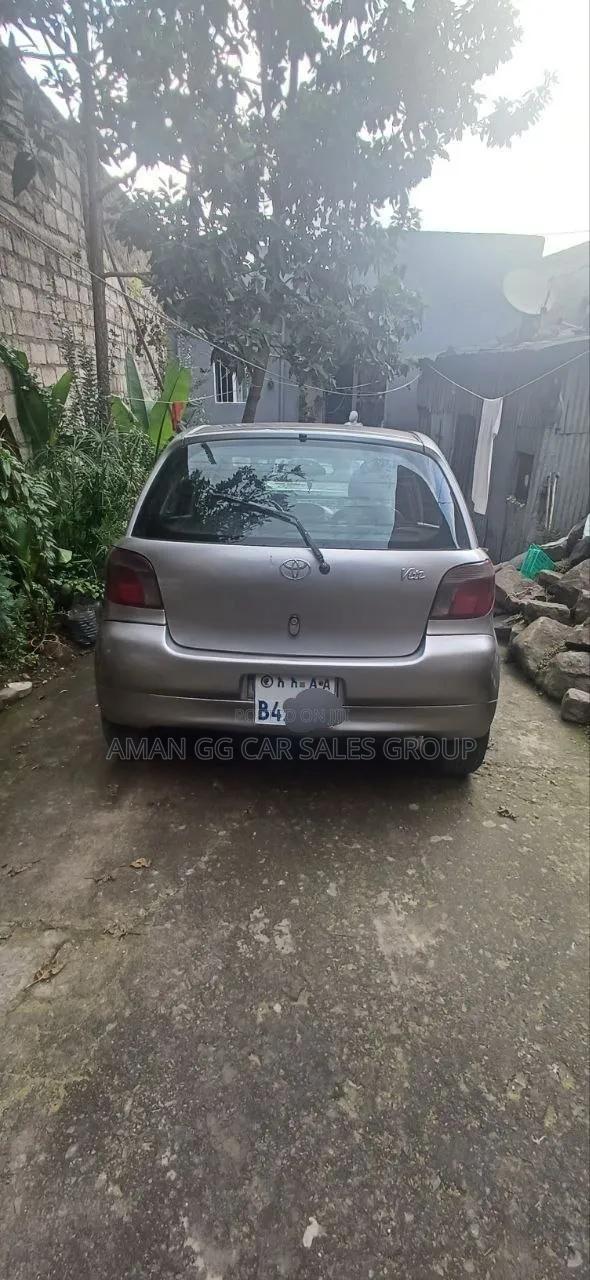 Toyota Vitz 2001 Gray