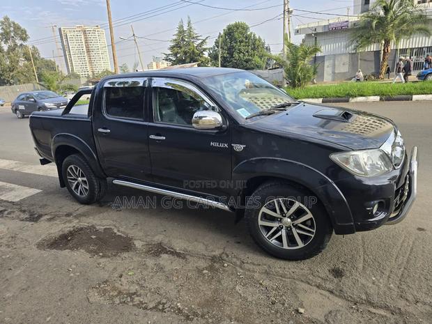 Toyota Hilux 2010 Black