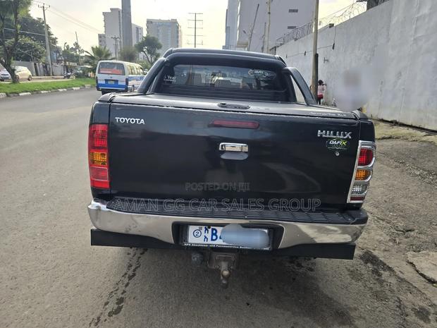 Toyota Hilux 2010 Black