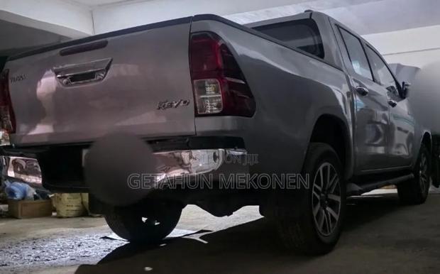 Toyota Hilux 2016 Silver