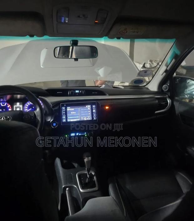 Toyota Hilux 2016 Silver