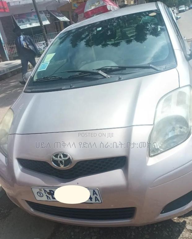 Toyota Yaris 2010 Purple