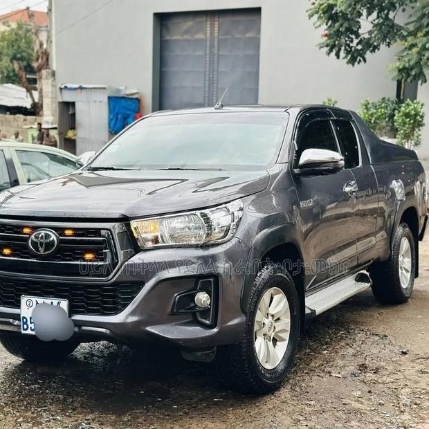 Toyota Hilux 2019 Maroon