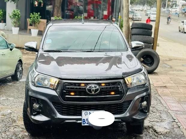 Toyota Hilux 2019 Maroon