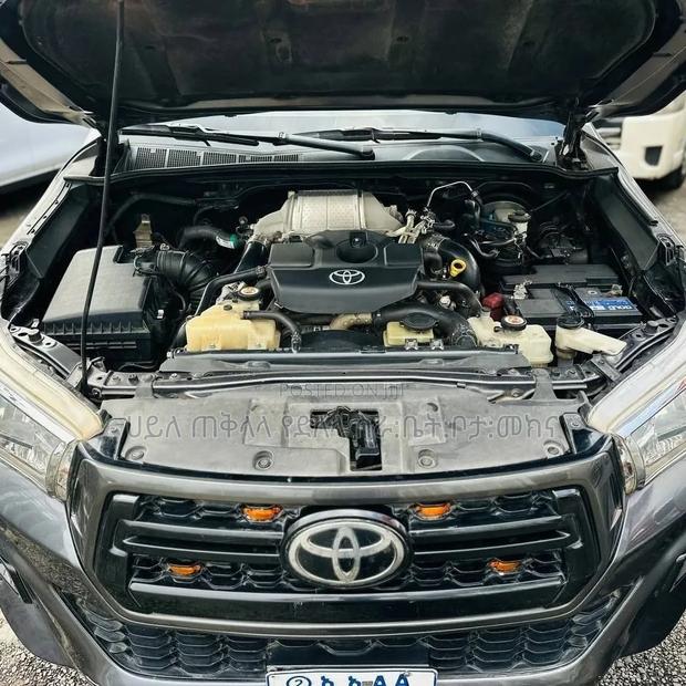 Toyota Hilux 2019 Maroon