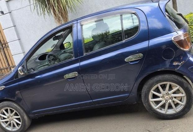 Toyota Vitz 2002 Blue