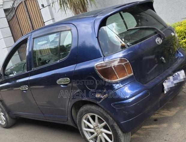 Toyota Vitz 2002 Blue
