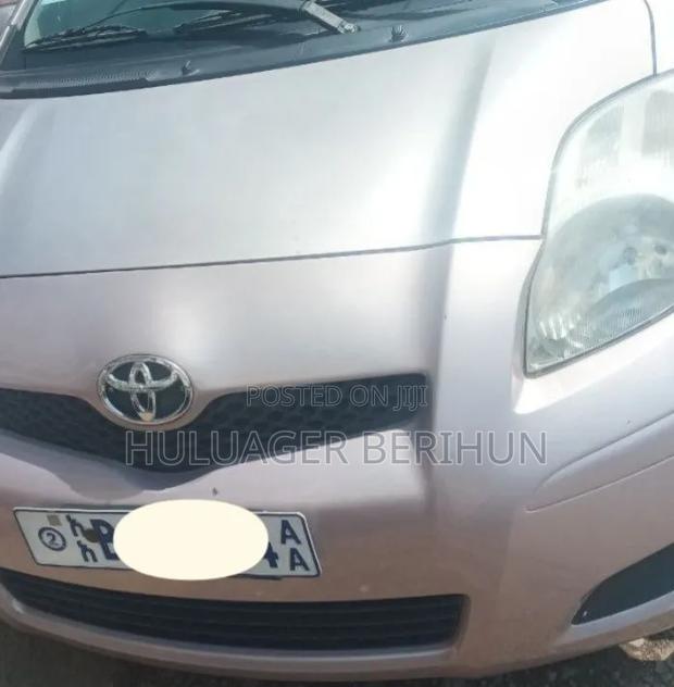 Toyota Yaris 2010 Silver