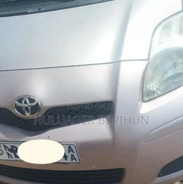 Toyota Yaris 2010 Silver