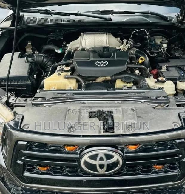 Toyota Hilux 2019 Black