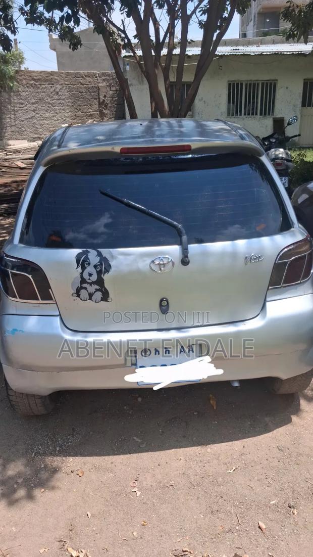 Toyota Vitz 2001 Gray
