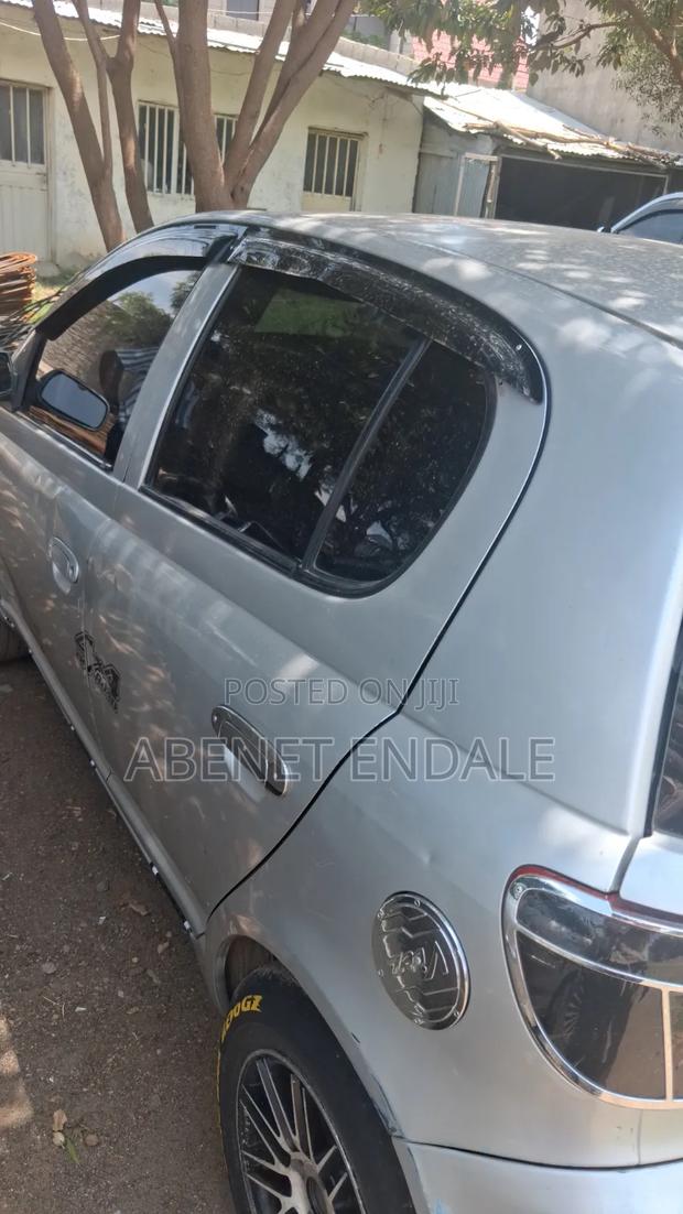 Toyota Vitz 2001 Gray