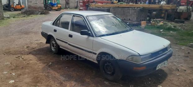 Toyota Corolla 1990 White