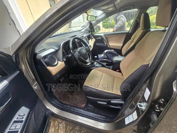 Toyota RAV4 2017 Gray