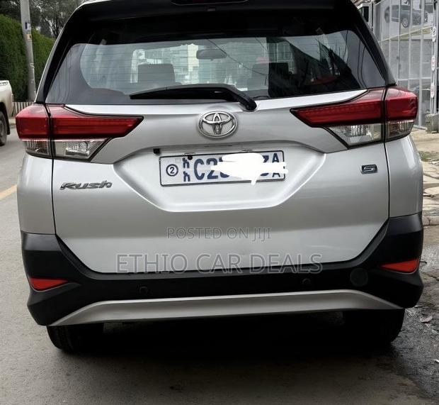 Toyota Rush 2023 Silver