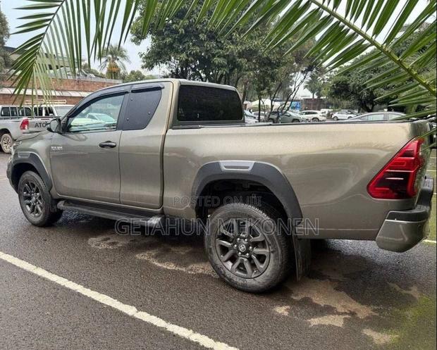 Toyota Hilux 2021 White