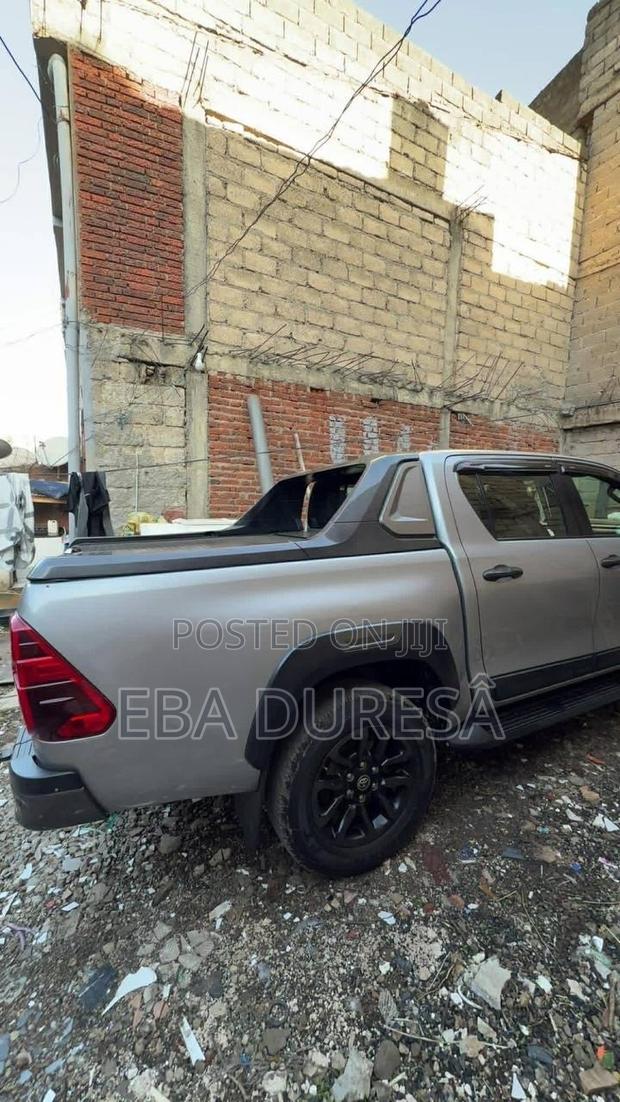 Toyota Hilux 2023 Gray