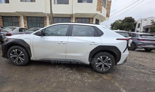 Toyota bZ4X 2024 White