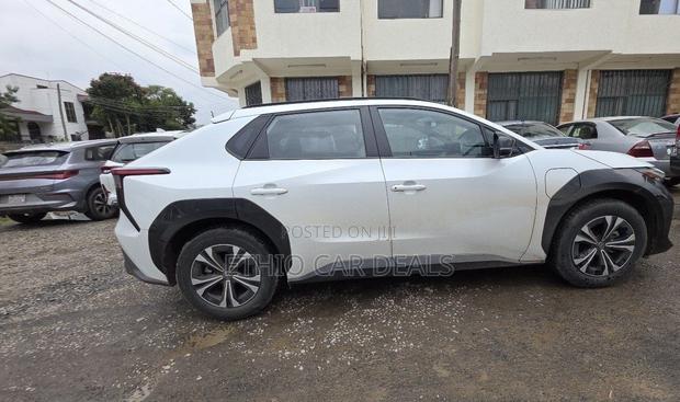 Toyota bZ4X 2024 White