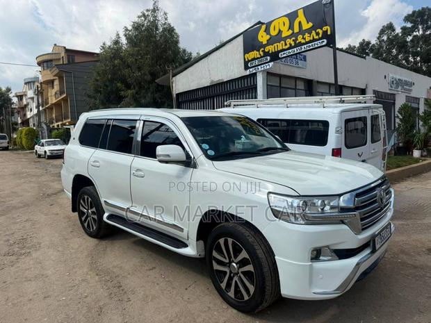Toyota Land Cruiser 4.5 V8 GX-R 2012 White