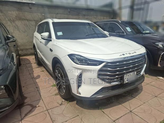 Jetour X70 Plus 2022 White