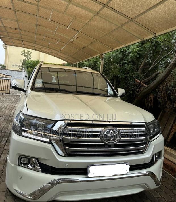 Toyota Land Cruiser 2012 White