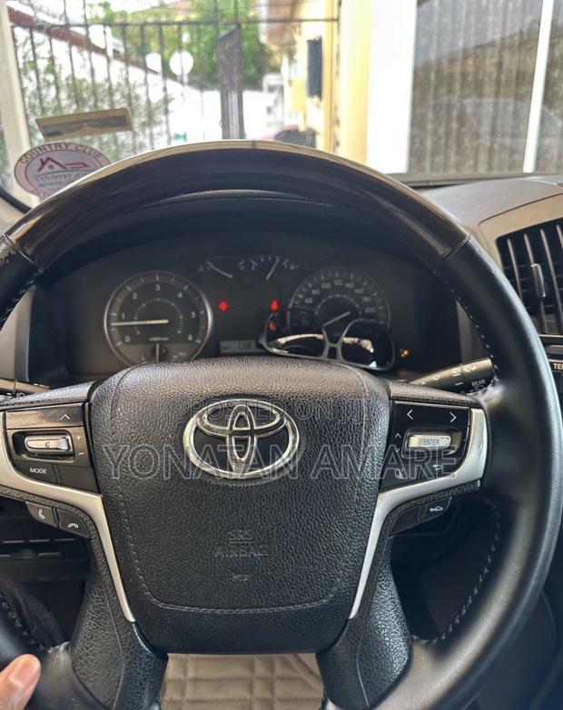 Toyota Land Cruiser 2012 White