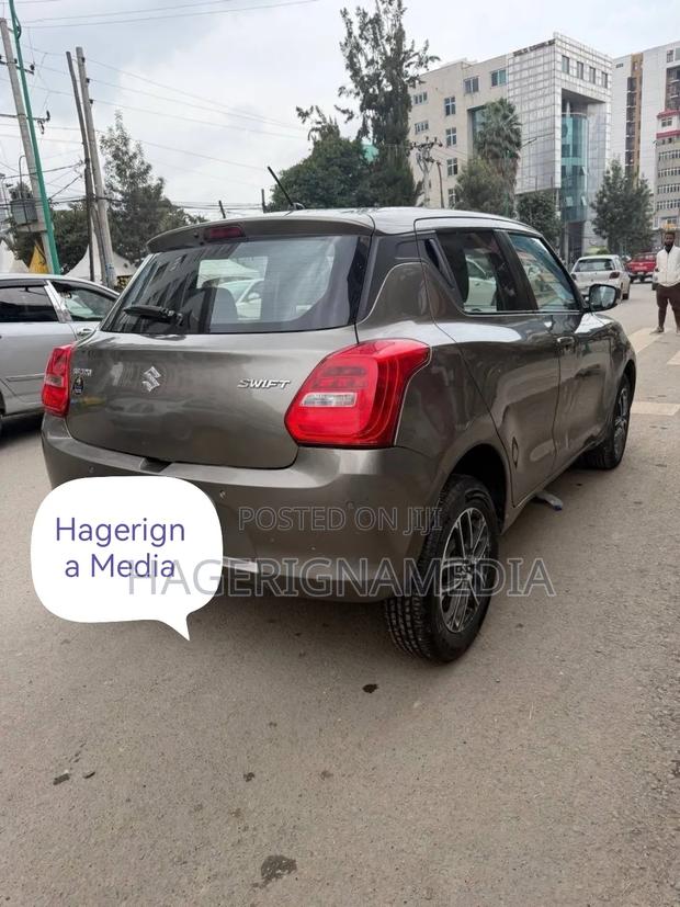 Suzuki Swift 2022 Gray