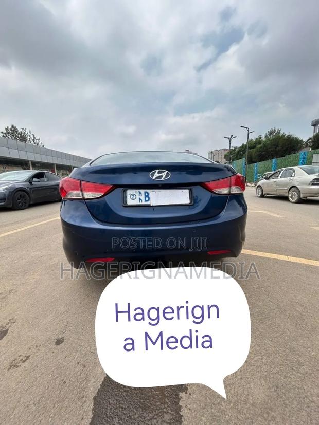 Hyundai Avante 2012 Blue