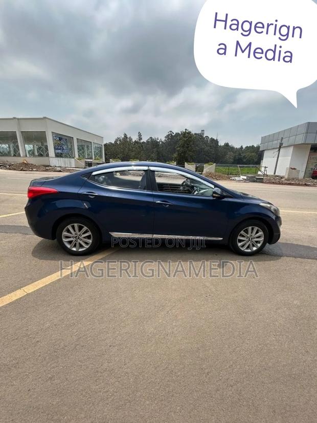 Hyundai Avante 2012 Blue