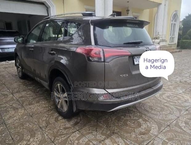 Toyota RAV4 2017 Gray