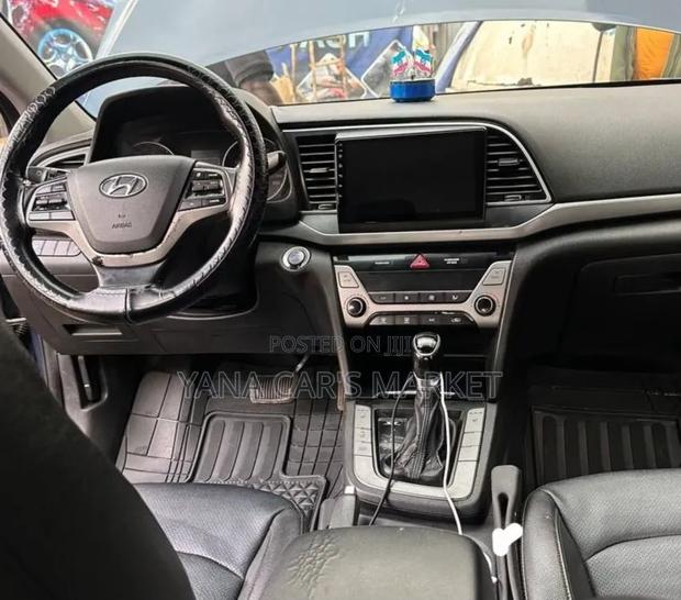 Hyundai Avante 2016 Blue