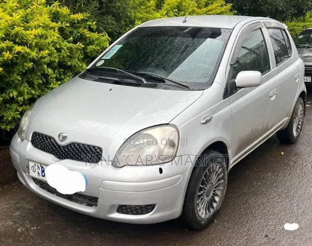 Toyota Vitz 2003 Silver