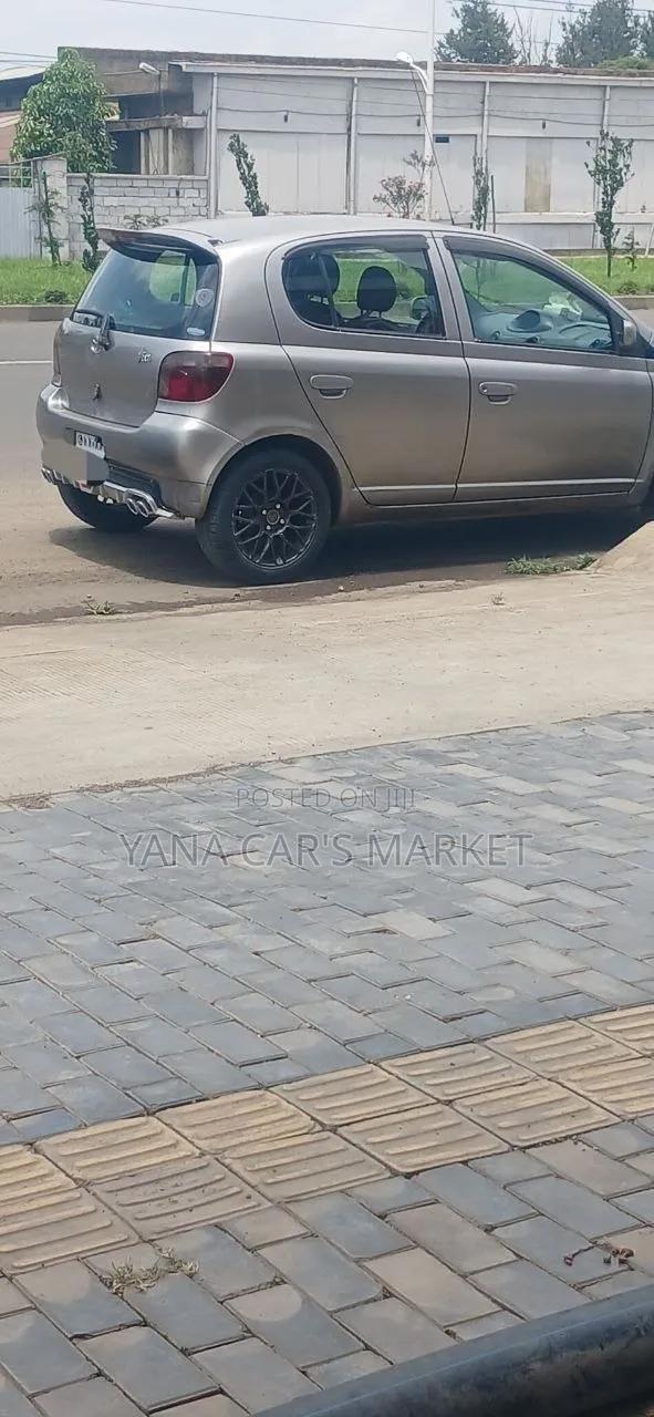 Toyota Vitz 2001 Gray