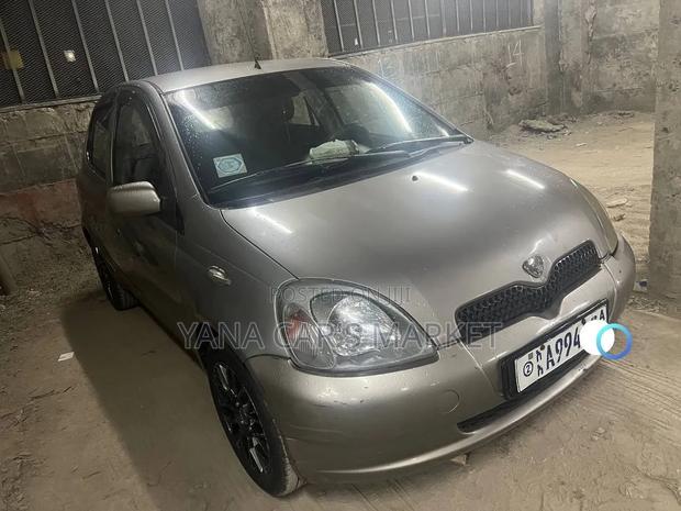 Toyota Vitz 2001 Gray