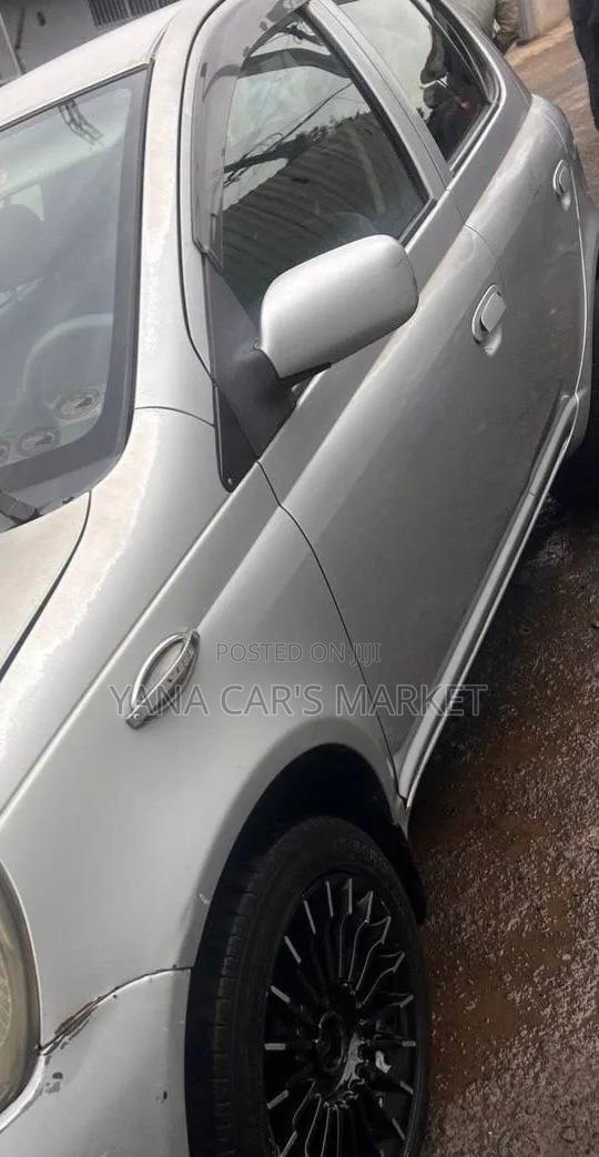 Toyota Vitz 2001 Silver