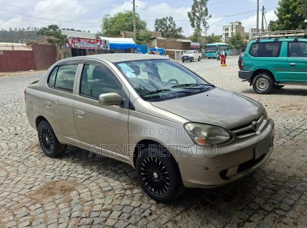 Toyota Platz 2005 Gold