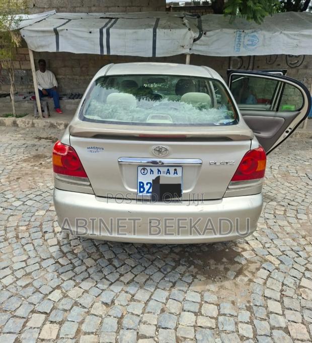 Toyota Platz 2005 Gold