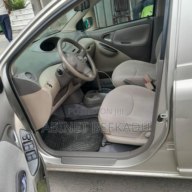 Toyota Platz 2005 Gold