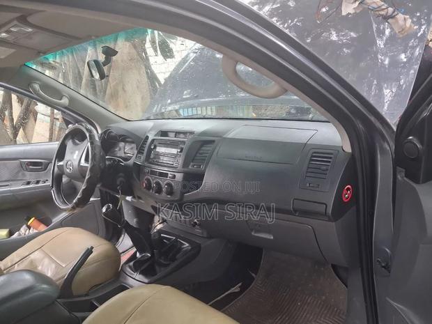 Toyota Hilux 2013 Gray